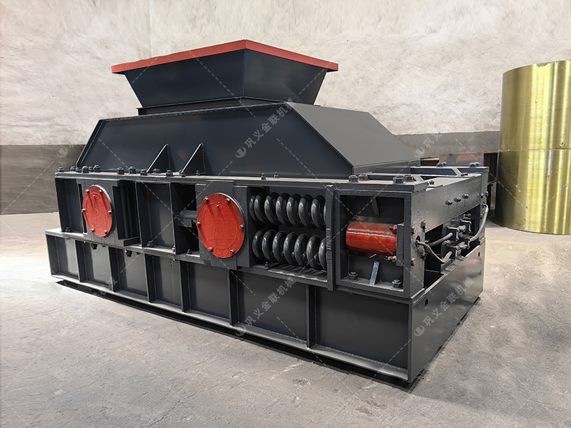 如何選擇青石制砂設備，時產50噸對輥制砂機多少錢一臺？