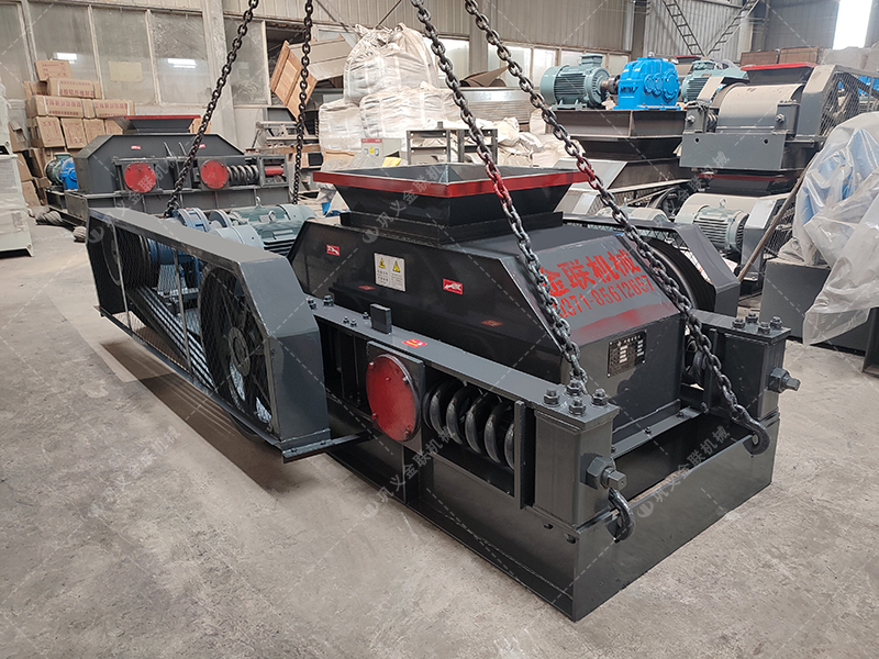 為什么越來(lái)越多的工程選擇雙齒輥破碎機(jī)處理水泥路面？